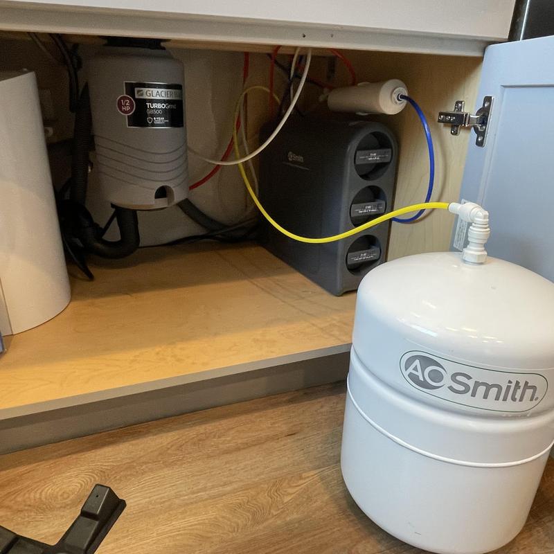 Under-sink water filtration system with storage tank