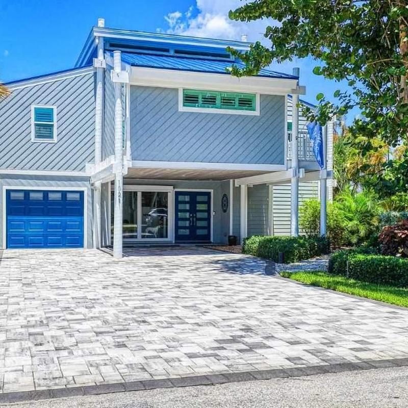 Aluminum standing seam roof system on coastal home