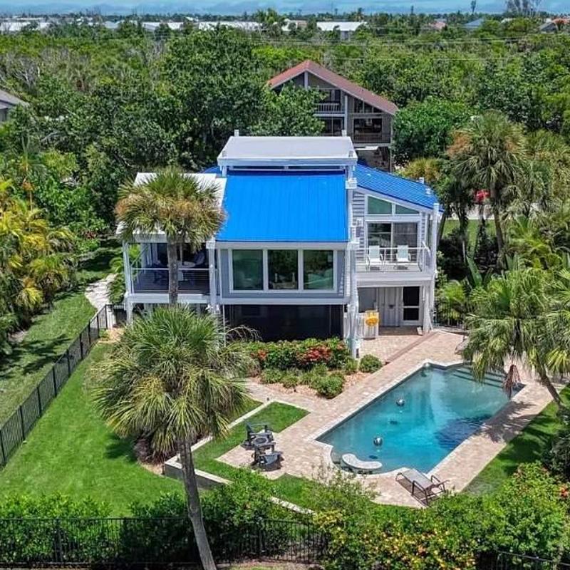 Aluminum standing seam roof on coastal home