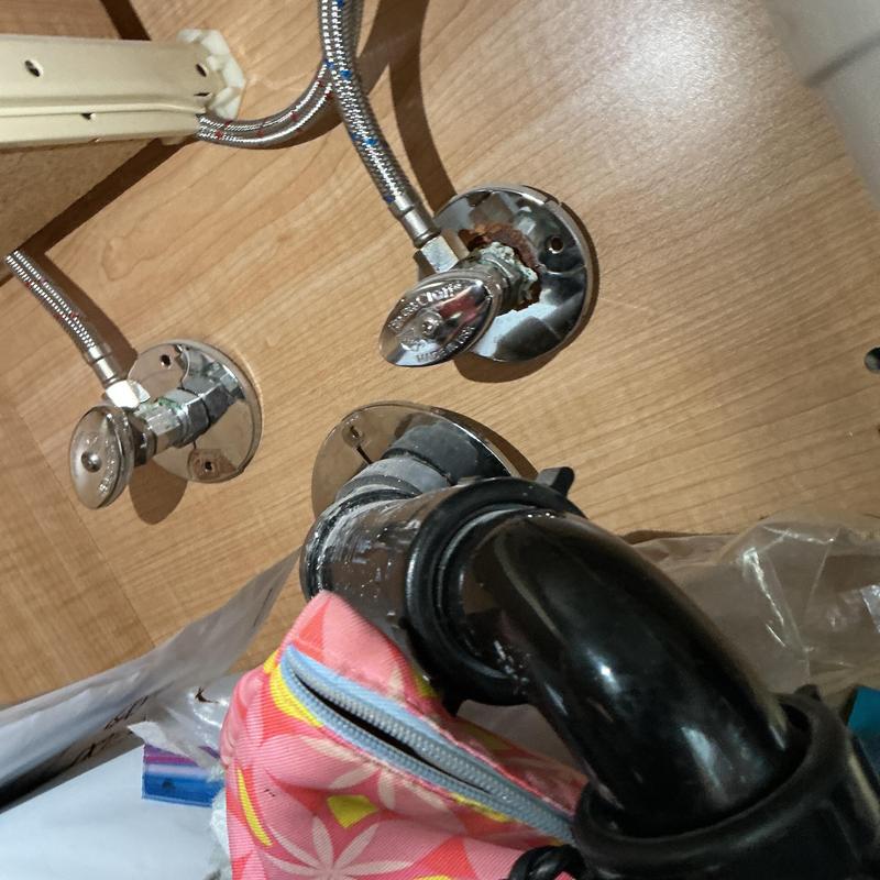 Laundry valve and hose with drain pipe under sink Laundry valve and hose with drain pipe under sink
