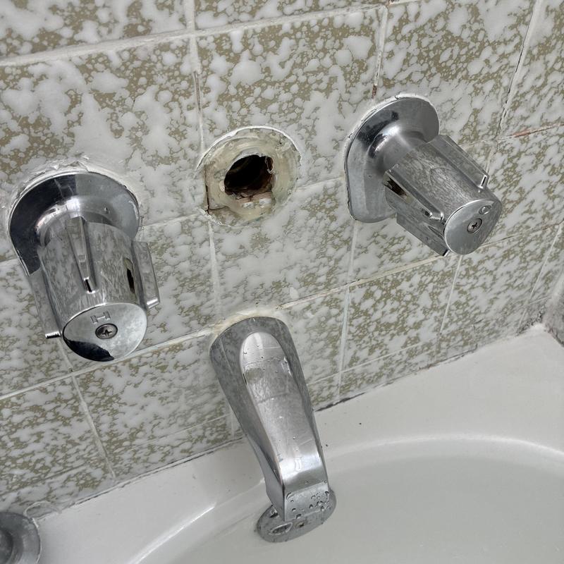 Three-handle shower faucet with missing diverter handle