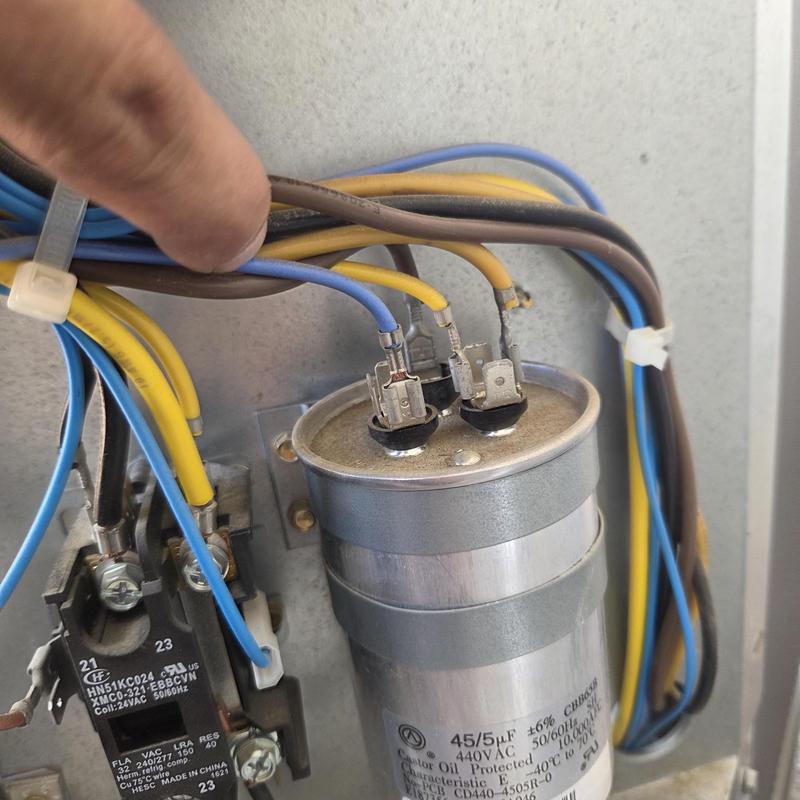 AC capacitor and wiring connections in HVAC unit