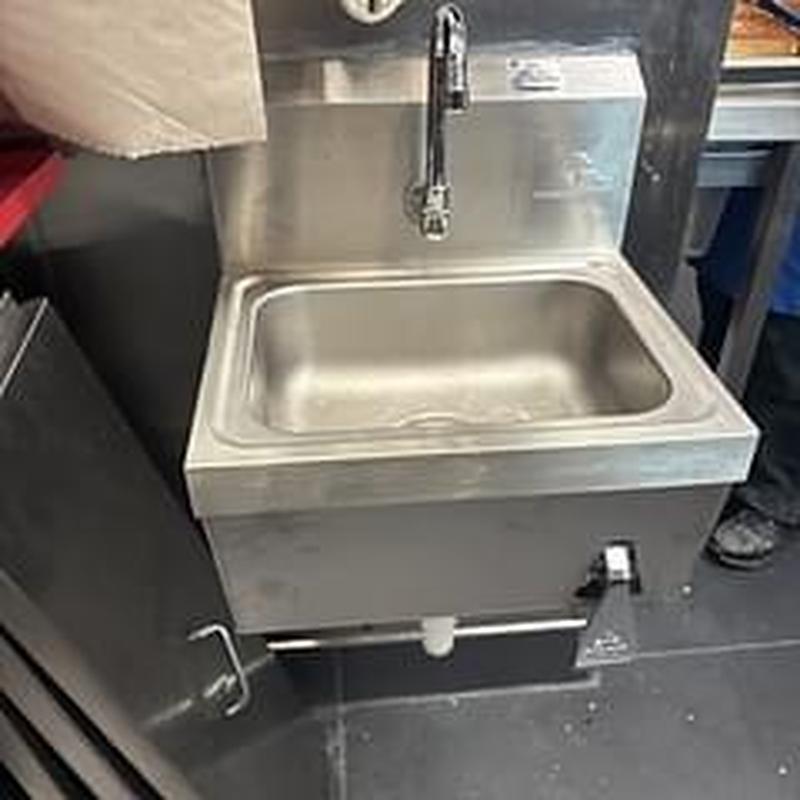 Wall mounted stainless steel hand sink with knee valve