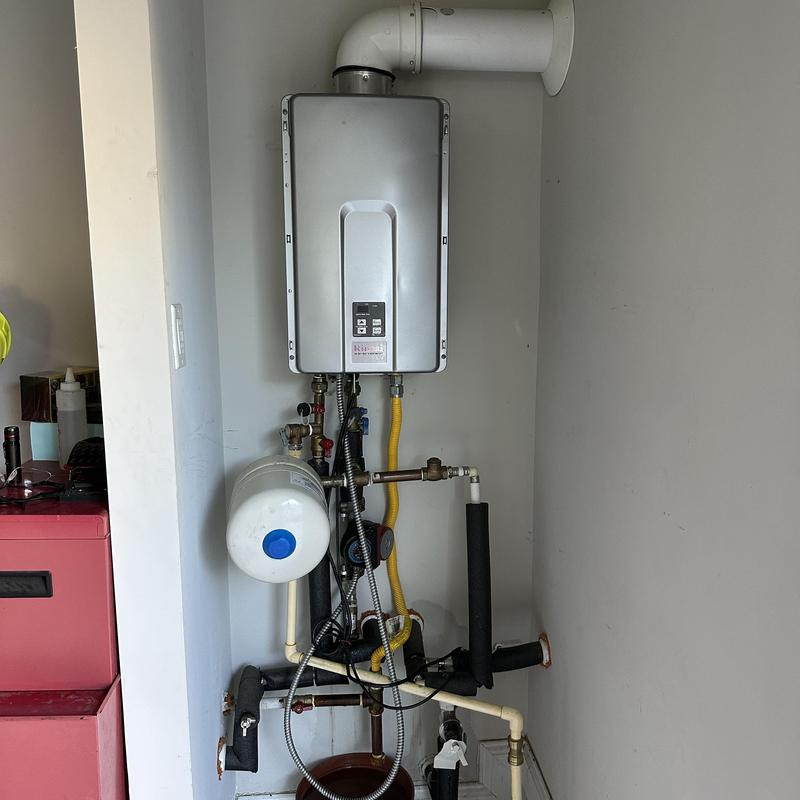 Tankless water heater with connected pipes and expansion tank Tankless water heater with connected pipes and expansion tank