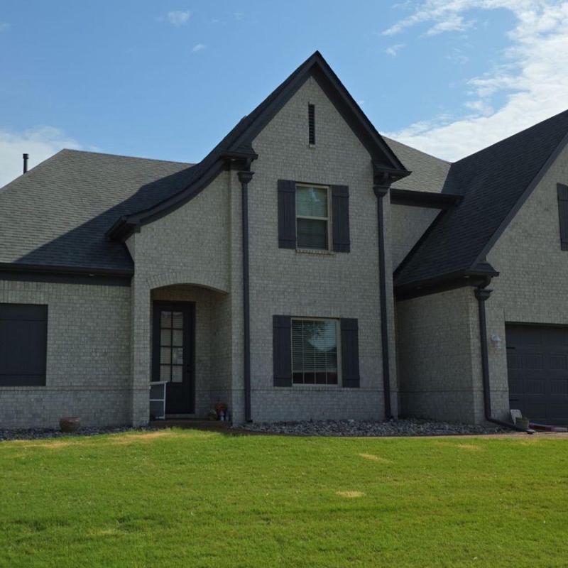 Owens Corning Oakridge asphalt roof in Estate Gray