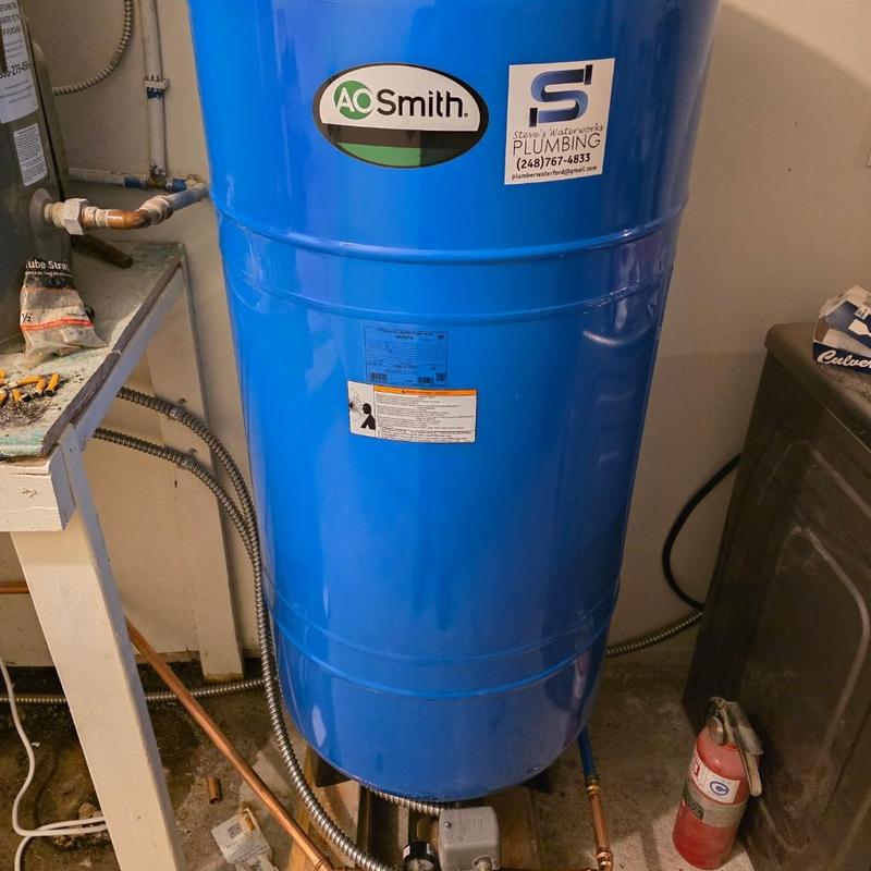 Bladder tank installation in residential plumbing system