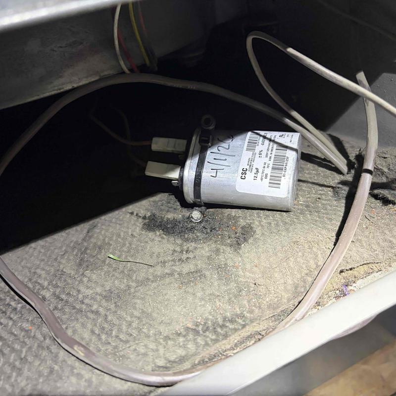 Blower motor run capacitor on furnace system