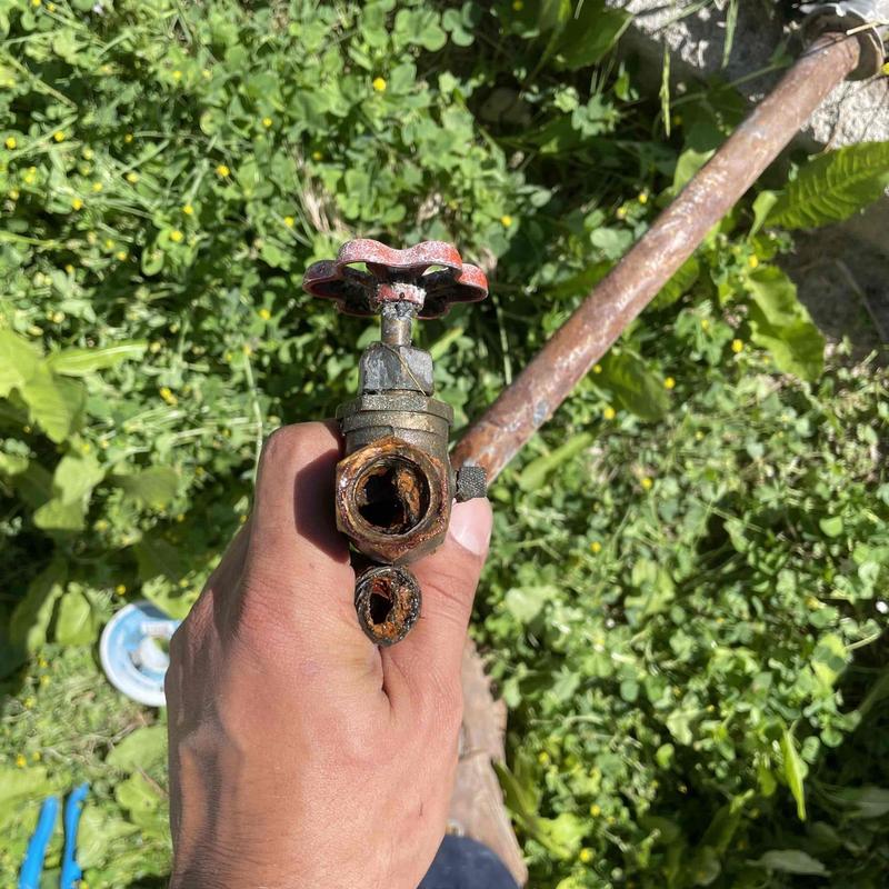 Galvanized pipe and hose bib with rust buildup