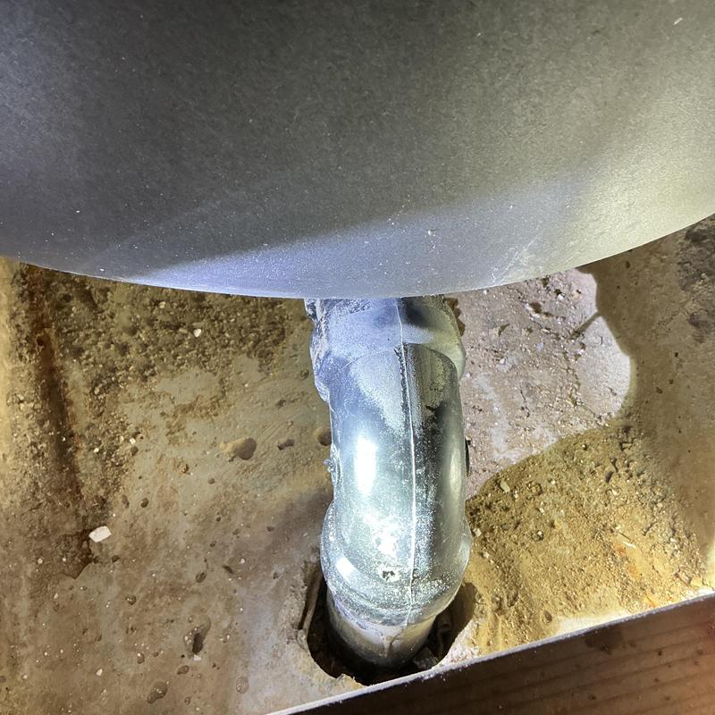 Bathtub drain pipe with overflow connection installation Bathtub drain pipe with overflow connection installation