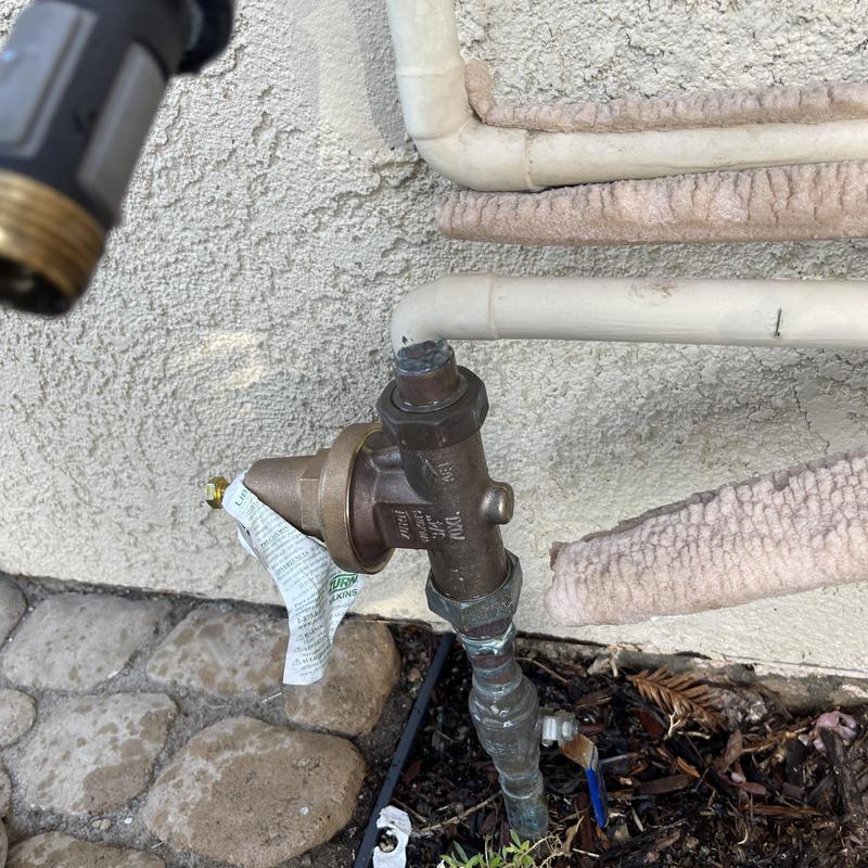 Zurn three-quarter inch pressure regulator on pipe Zurn three-quarter inch pressure regulator on pipe