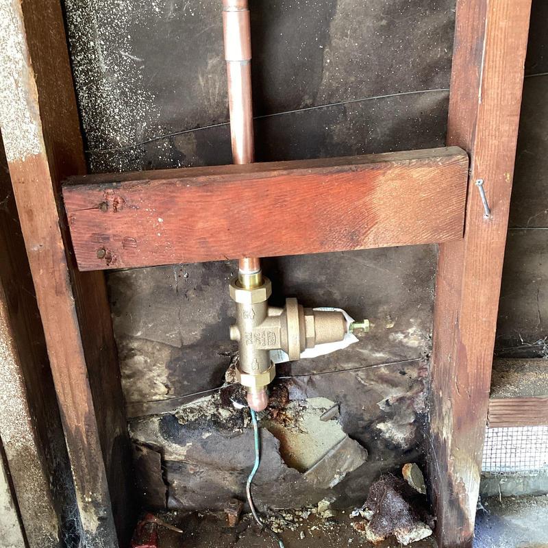 Double union pressure regulator valve with copper piping