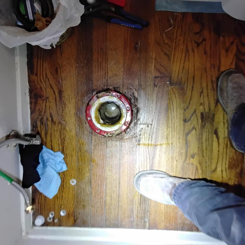 Toilet flange and sewer 90 bend with floor access