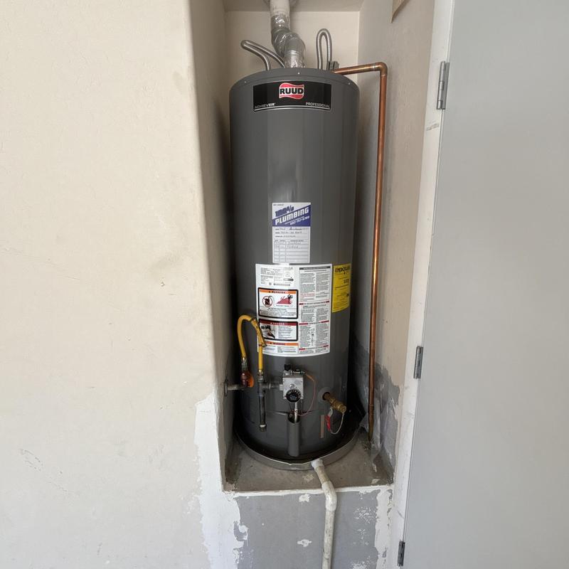 Tank water heater with copper and gas lines Tank water heater with copper and gas lines