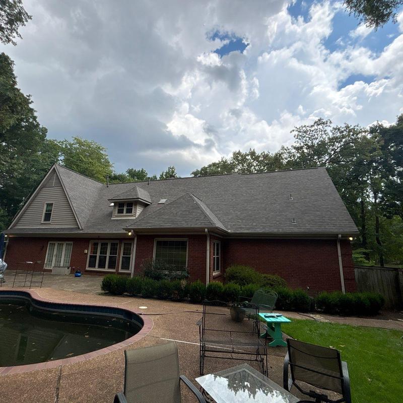 Owens Corning Oakridge asphalt roof on brick home