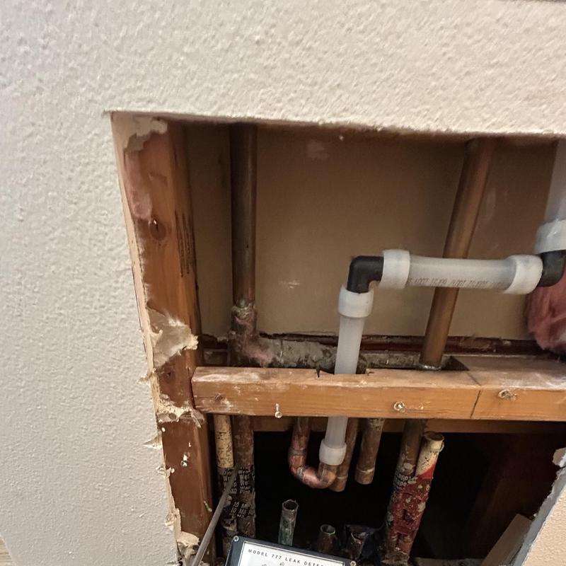 Copper manifold with three-quarter-inch PEX piping modifications