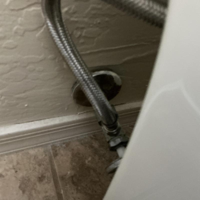 Flexible laundry hose connection to angle stop valve Flexible laundry hose connection to angle stop valve