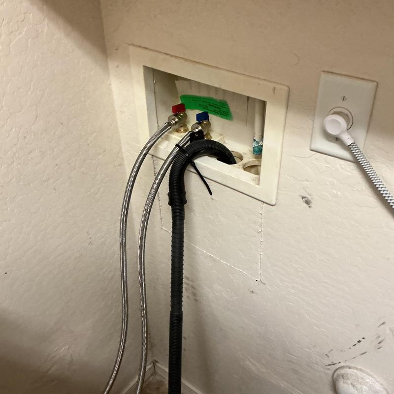 Laundry valves with supply hoses and drain installation Laundry valves with supply hoses and drain installation