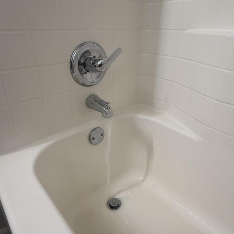 Bathtub faucet and spout with running water