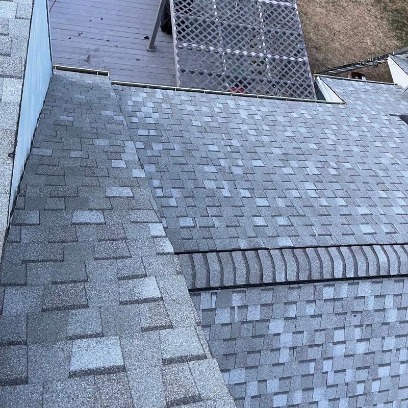 Cobblestone grey Landmark Pro roof with ridge cap