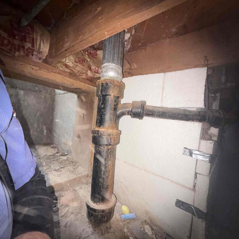 Bathtub drain drum trap under floor joist