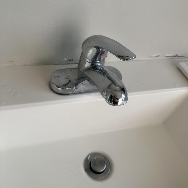 Bathroom faucet with single lever handle and drain plug