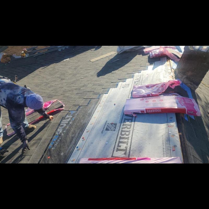 Owens Corning Oak Ridge shingles installation on roof Owens Corning Oak Ridge shingles installation on roof