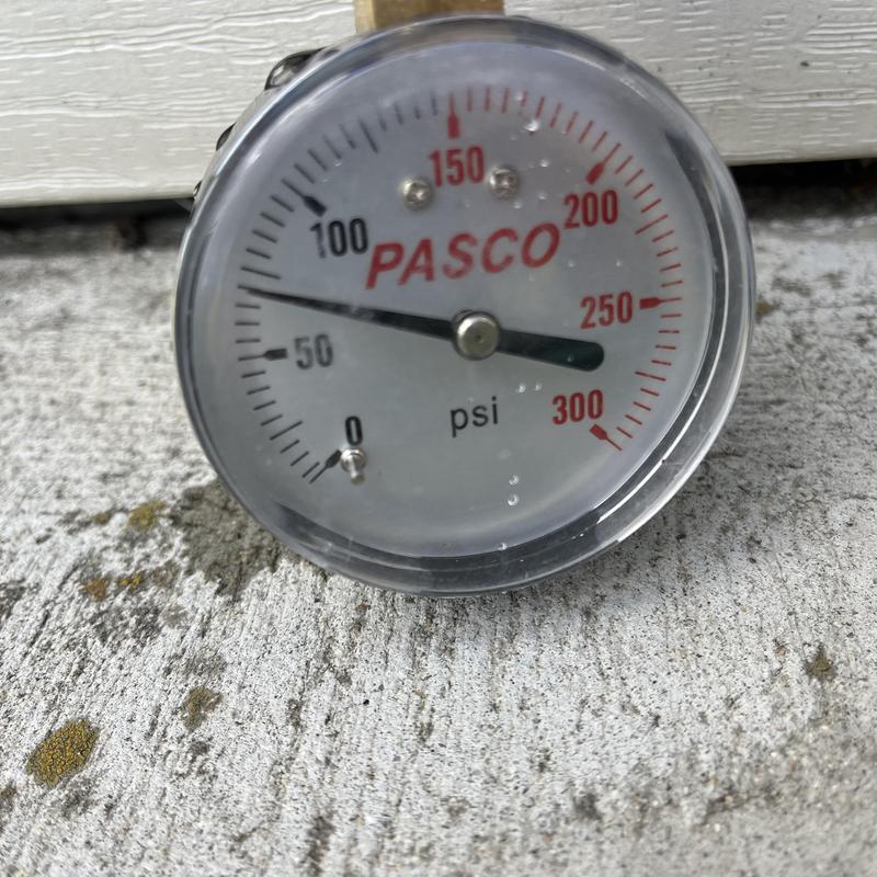 Pressure-reducing valve pressure gauge reading psi
