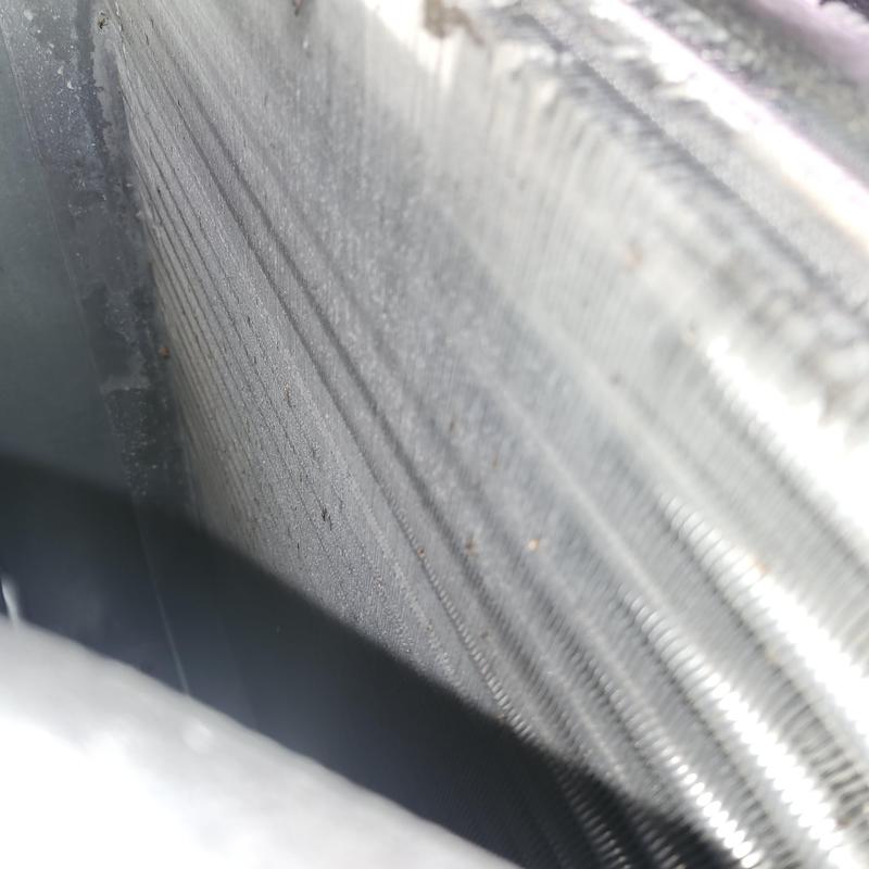 Condenser coils of gas package system cleaning detail Condenser coils of gas package system cleaning detail