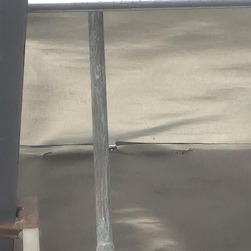 Metal pipe with minor adjustment in interior space Metal pipe with minor adjustment in interior space