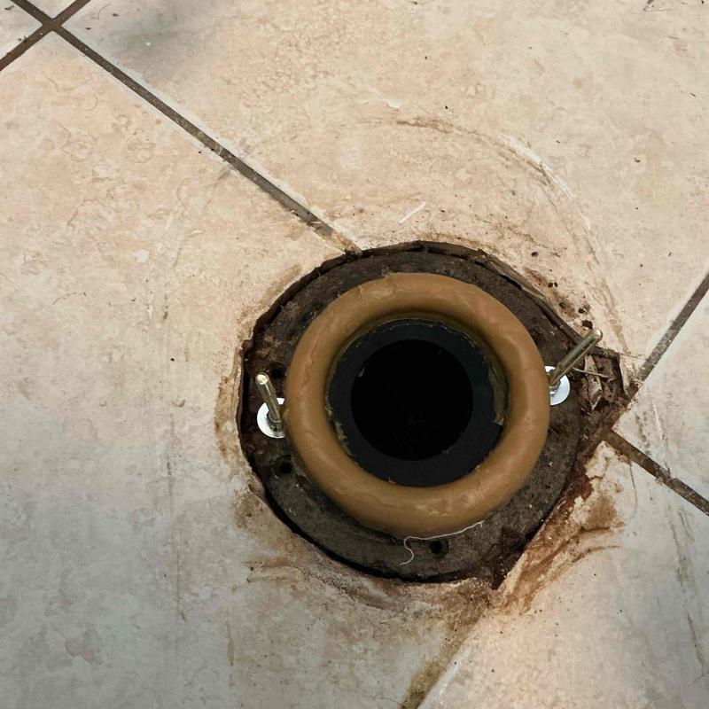 Wax ring and flange mounting hardware installation