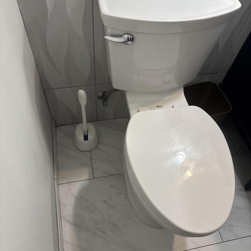 Toto Drake toilet with white tank and seat Toto Drake toilet with white tank and seat