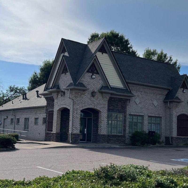 Owens Corning Oakridge asphalt roof on commercial building