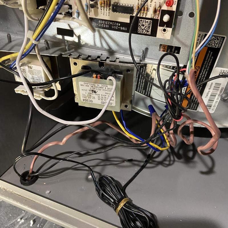 HVAC transformer wiring and circuit board connection