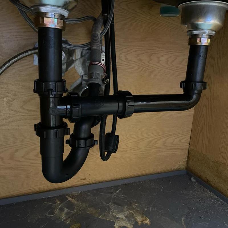 Kitchen drain piping with double basket strainer assembly