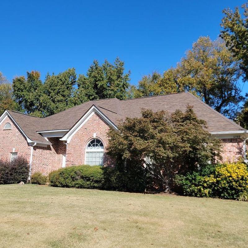 Owens Corning Oakridge asphalt roofing on brick home
