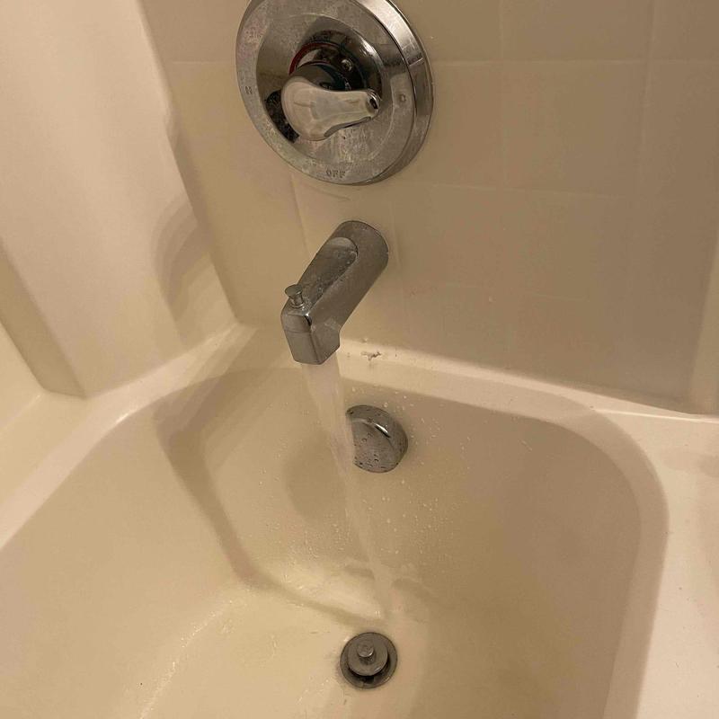 Shower valve cartridge with water flow in tub