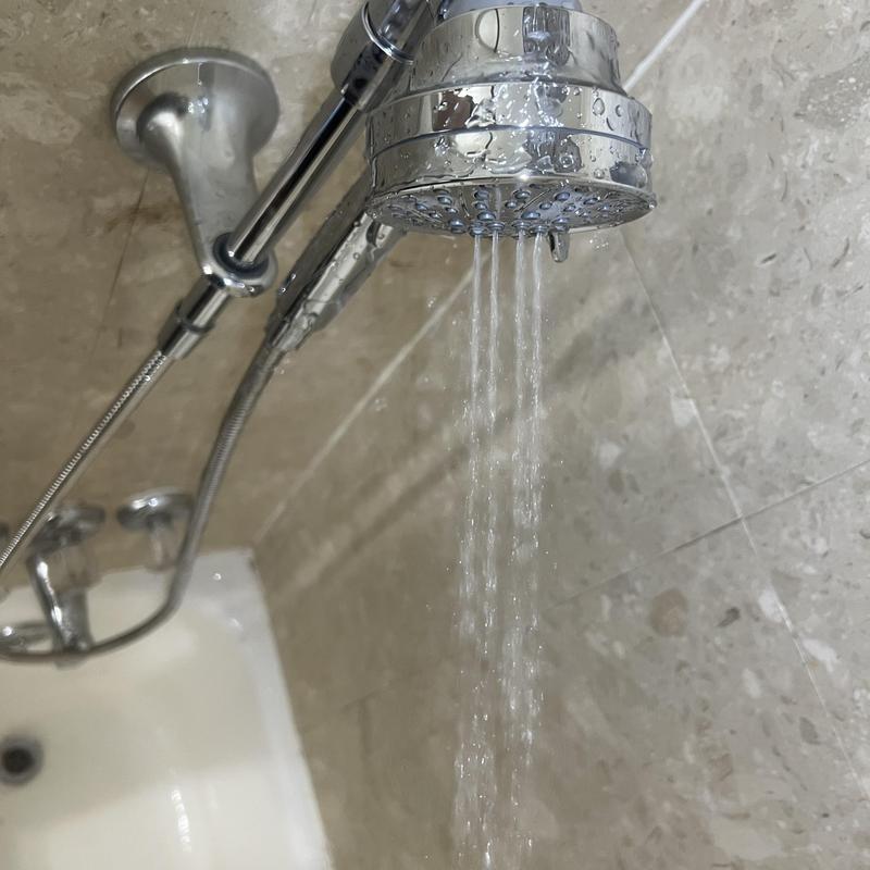 Shower diverter stem with water flow in bathroom