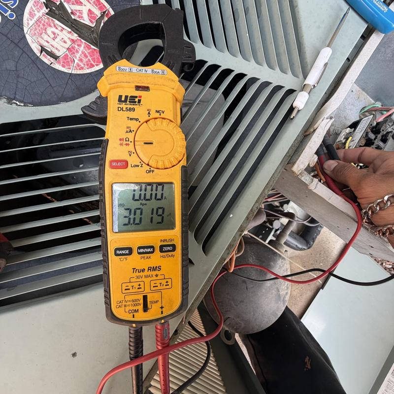 Air conditioner electrical current testing with clamp meter