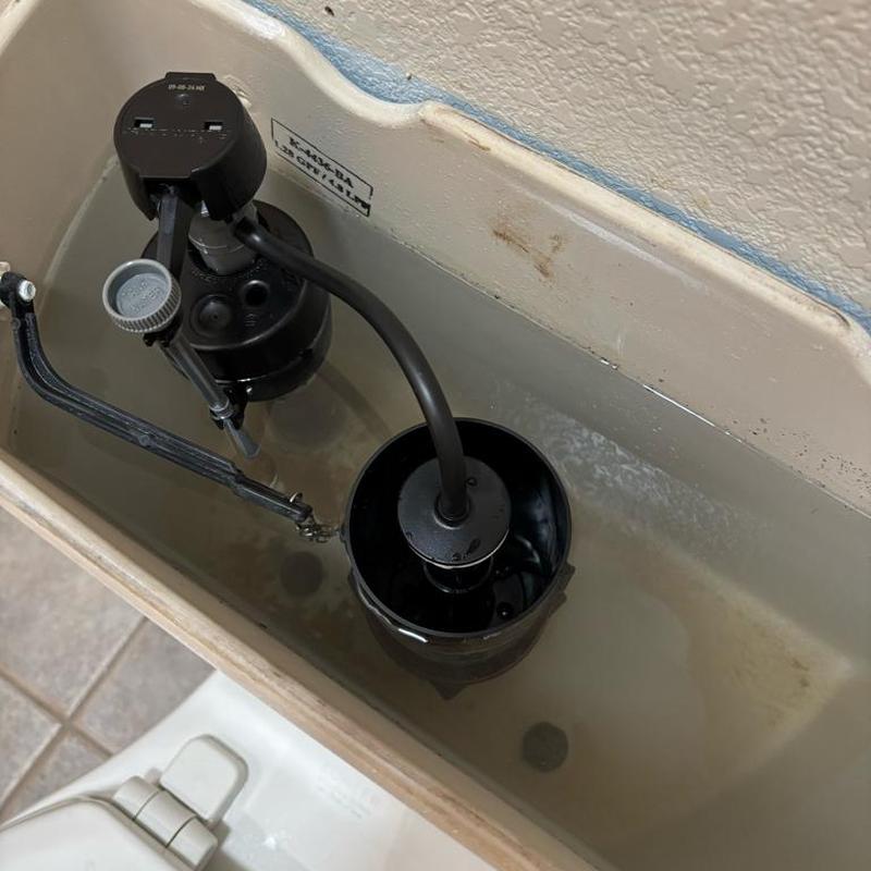 Toilet flush valve and fill valve installation inside tank