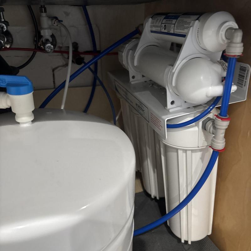 Reverse osmosis water filter system with storage tank Reverse osmosis water filter system with storage tank