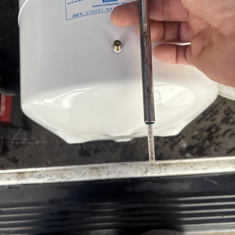 Expansion tank pressure gauge reading during inspection Expansion tank pressure gauge reading during inspection