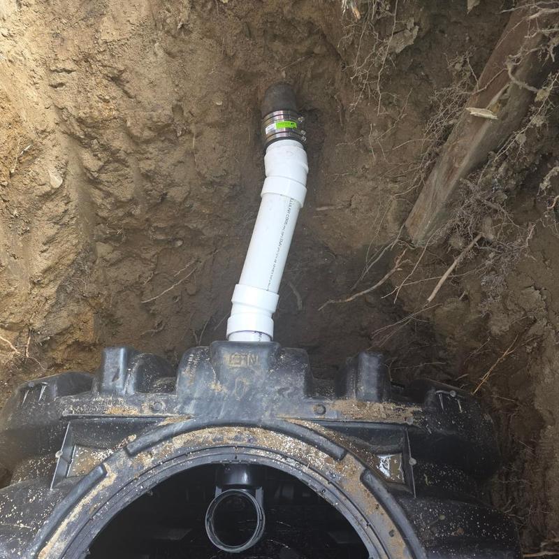 1500 gallon septic tank installation with pipe connection