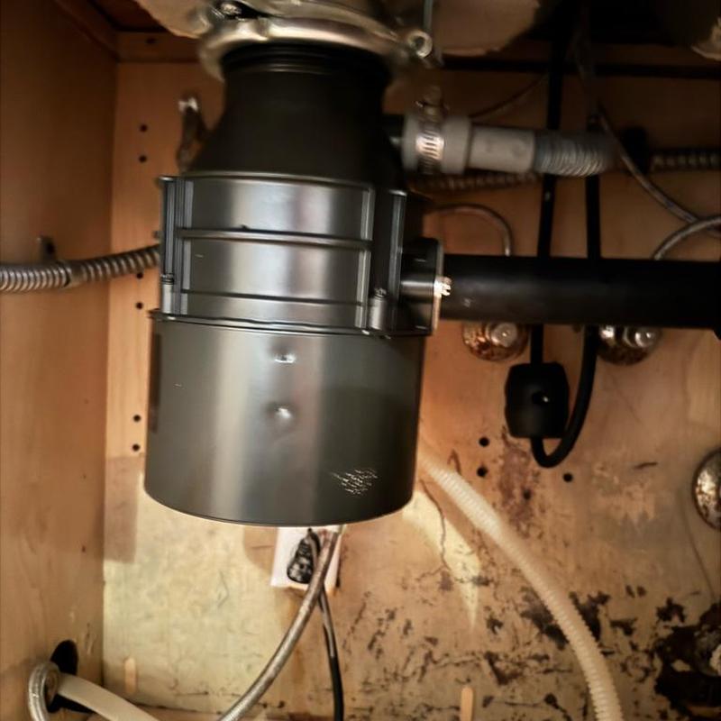 Insinkerator disposal with new drain mount installed