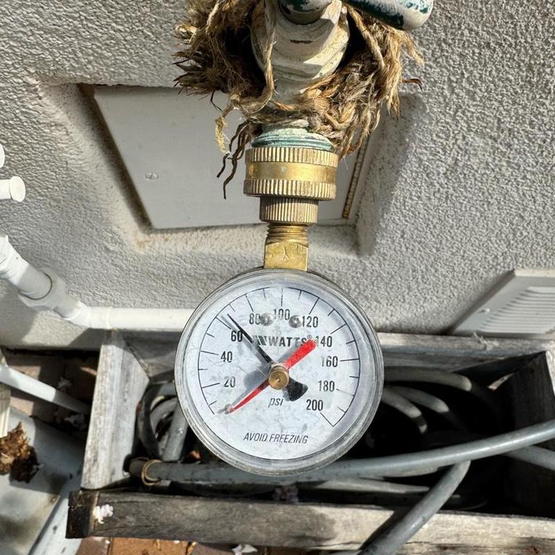 Pressure regulator valve gauge with connected water pipes