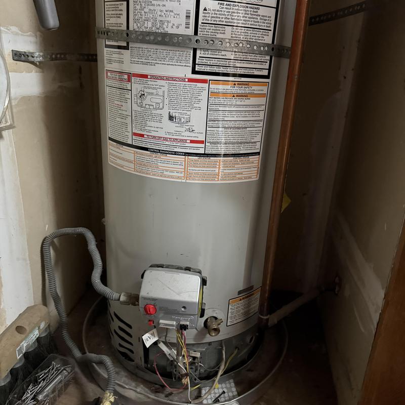 AO Smith 40-gallon water heater with control unit AO Smith 40-gallon water heater with control unit