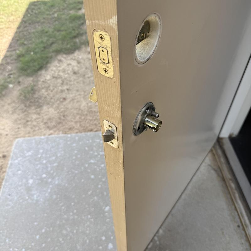 Door latch and lock hardware for rekeying in medical facility Door latch and lock hardware for rekeying in medical facility