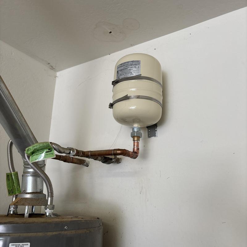 Thermal expansion tank with copper piping installation Thermal expansion tank with copper piping installation