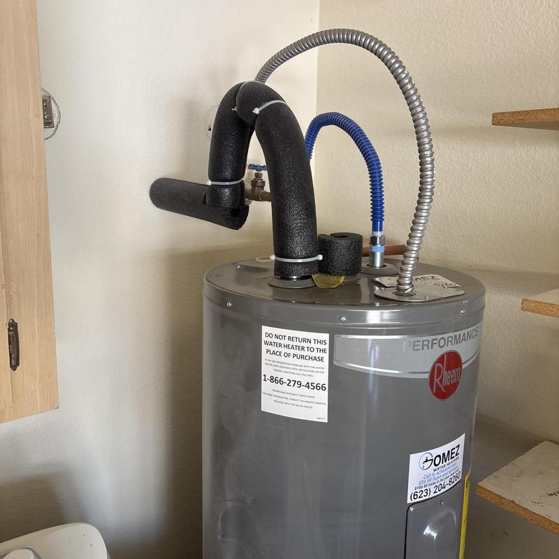 Water heater with insulated pipes and valve handle Water heater with insulated pipes and valve handle