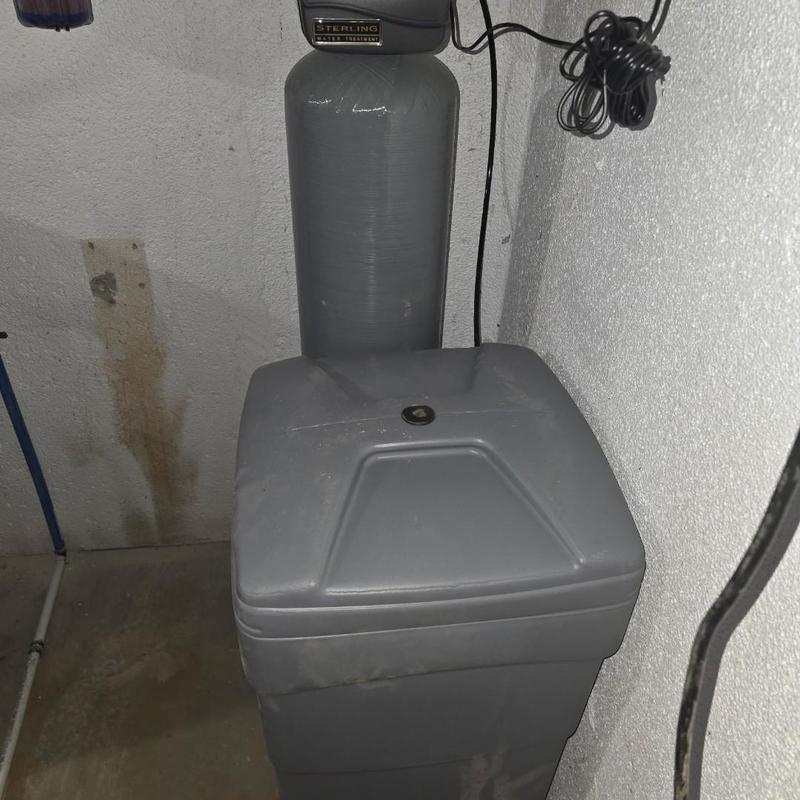 Water softener system with particle filter installed