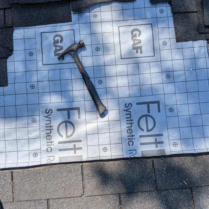 Synthetic roofing felt with hammer on shingles